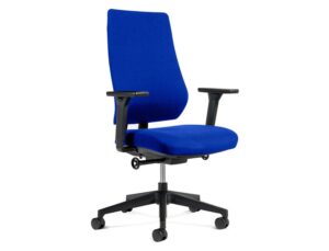CADEIRA DE DIRECAO ROCADA BRACOS REGULAVEIS BASE POLIMERO ENCOSTO E ASSENTO TECIDO ANTI FOGO AZUL 610X680X1075 MM